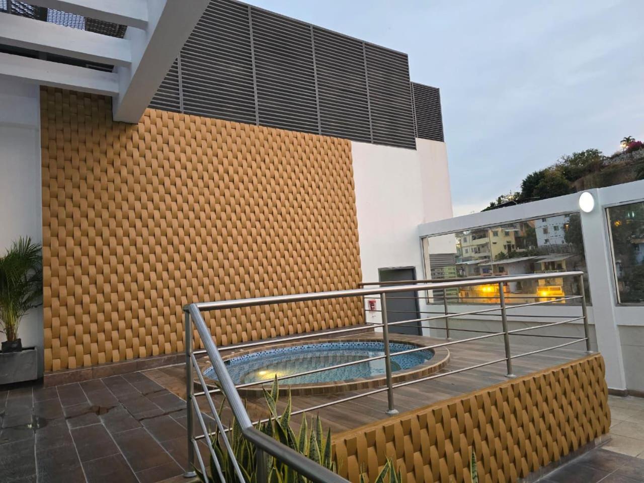 Puerto Santa Ana Suites 瓜亚基尔 外观 照片